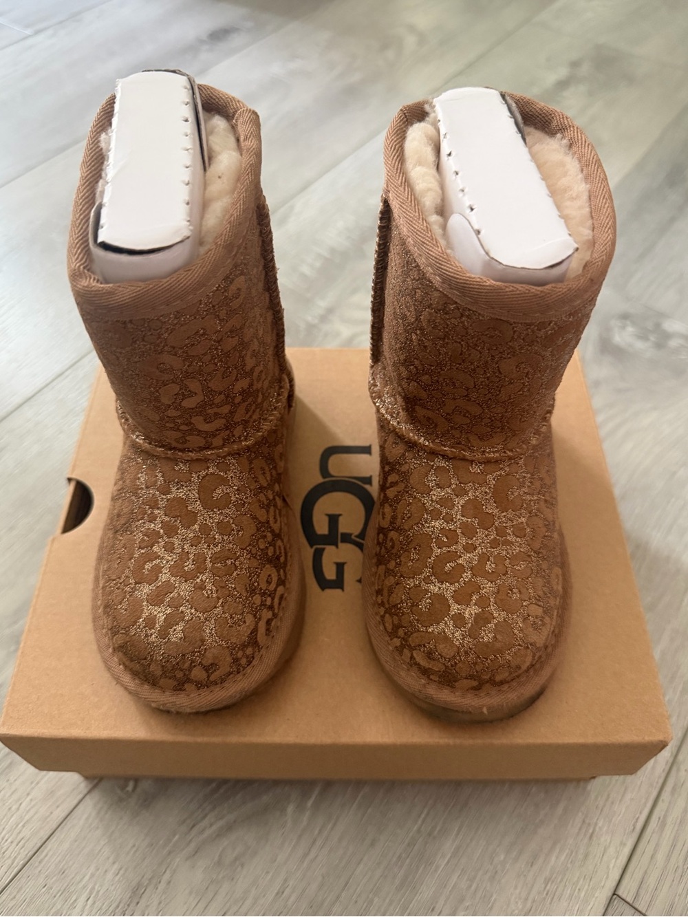 UGG Chestnut Glitter Leopard Classic Short Kids Boots
